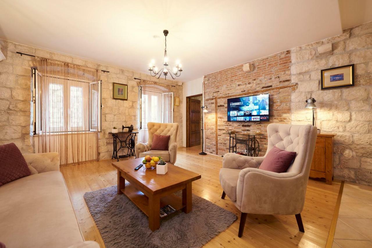 Apartment Capo Residence - Old Town - Parking Trogir Kültér fotó