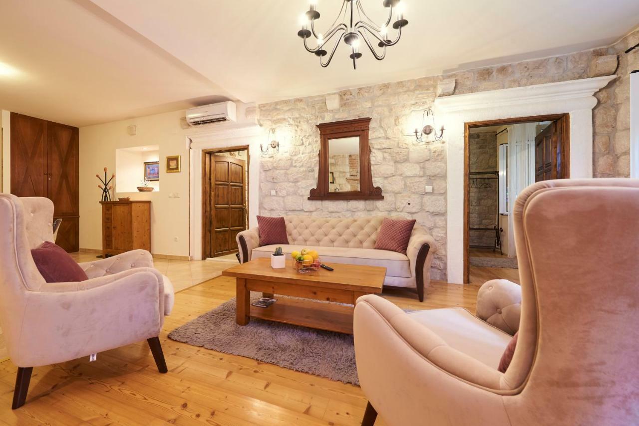 Apartment Capo Residence - Old Town - Parking Trogir Kültér fotó