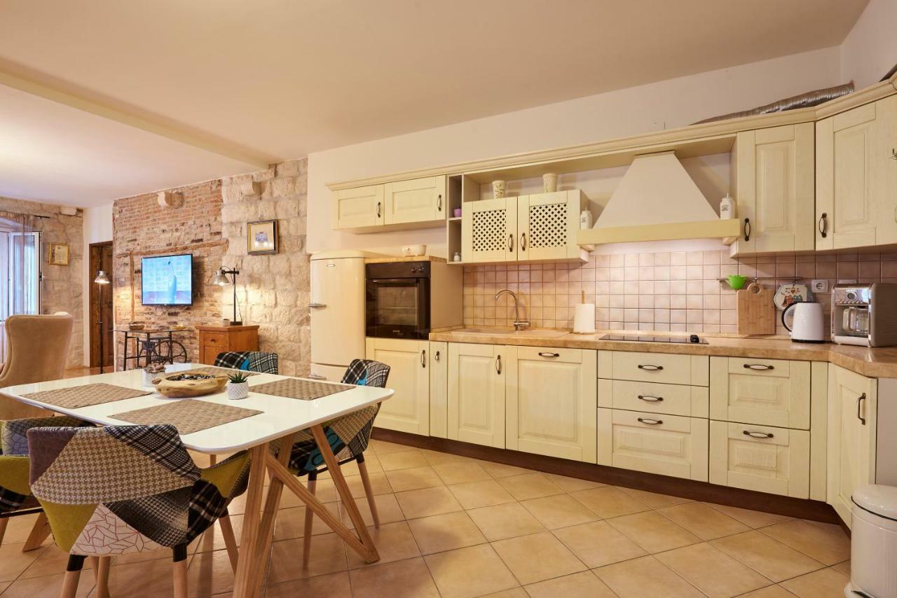 Apartment Capo Residence - Old Town - Parking Trogir Kültér fotó