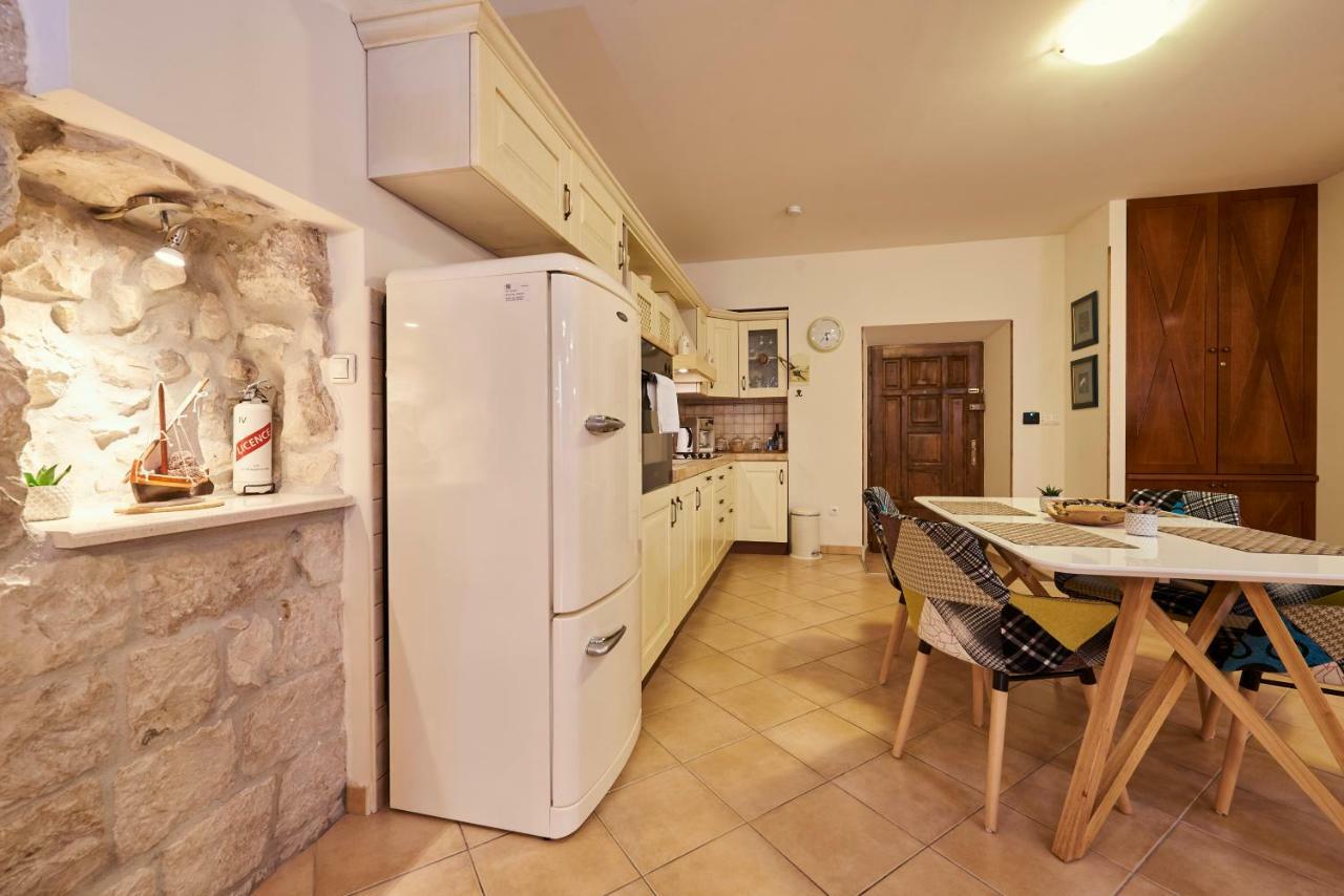 Apartment Capo Residence - Old Town - Parking Trogir Kültér fotó