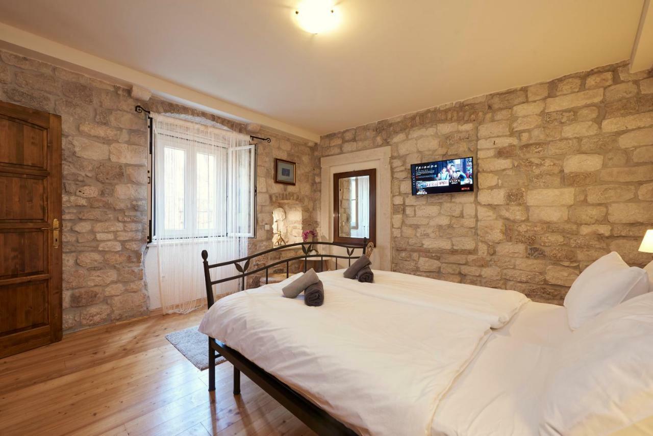 Apartment Capo Residence - Old Town - Parking Trogir Kültér fotó