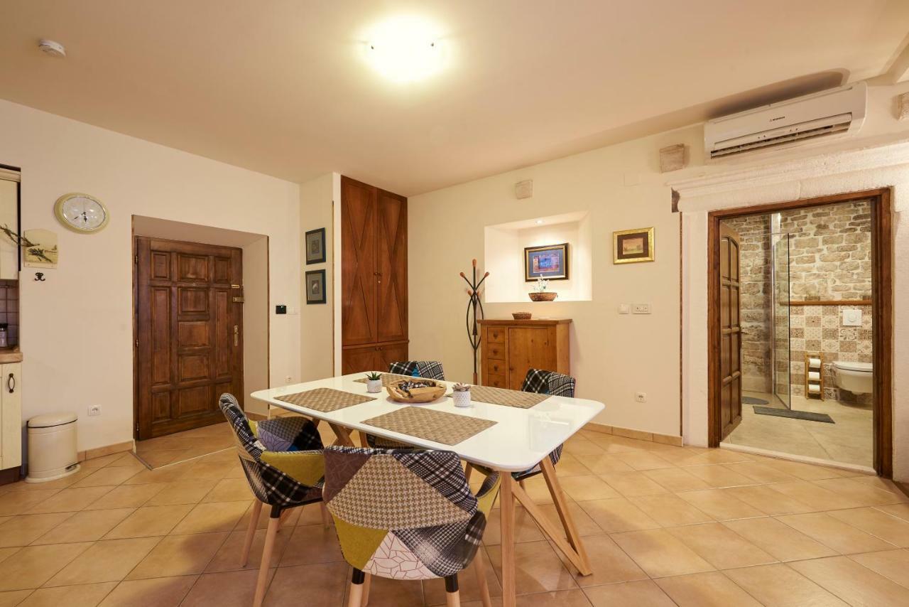 Apartment Capo Residence - Old Town - Parking Trogir Kültér fotó