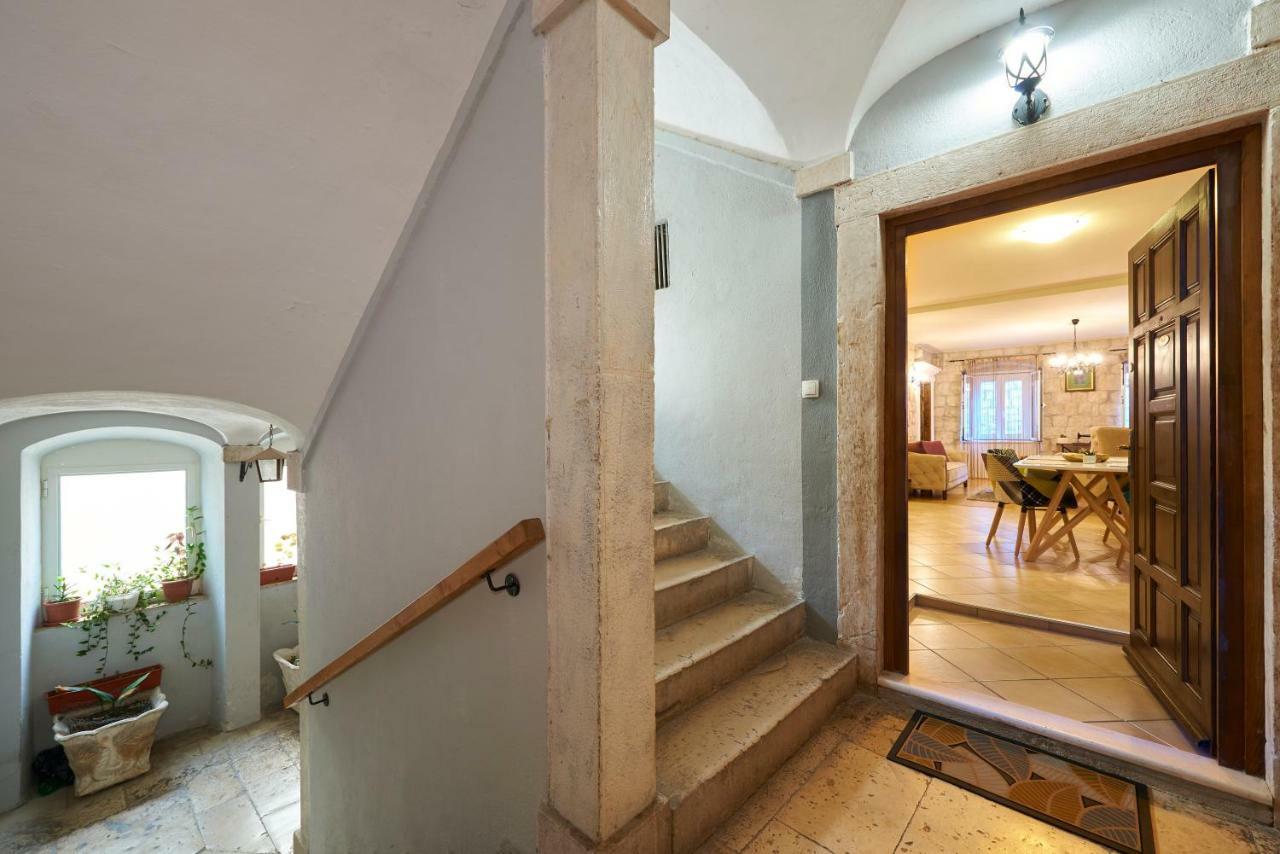 Apartment Capo Residence - Old Town - Parking Trogir Kültér fotó